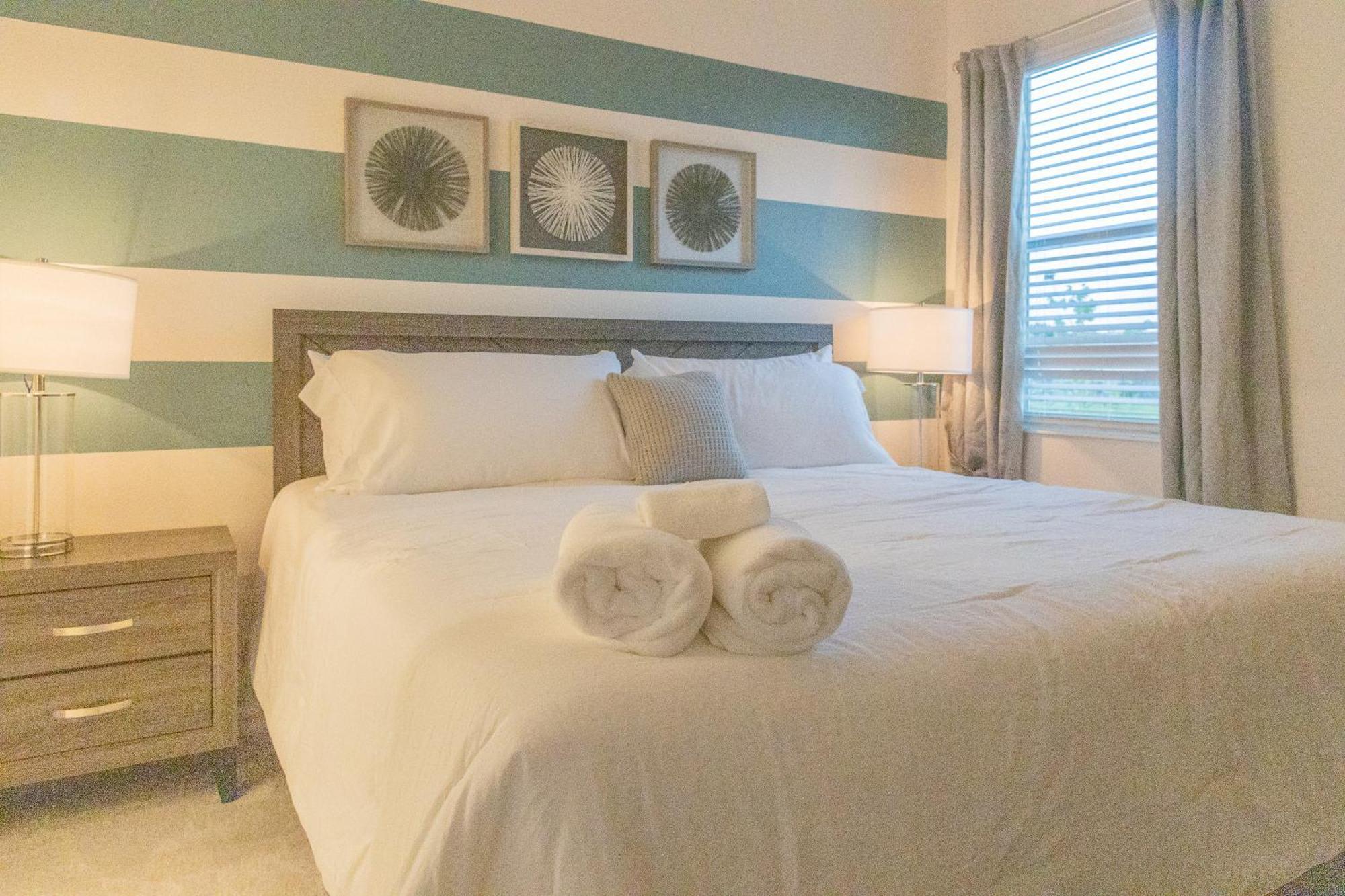 Waterfront Brand New Modern Luxury 8 Bedroom Pool House! Sleeps 16 คิสซิมมี ภายนอก รูปภาพ