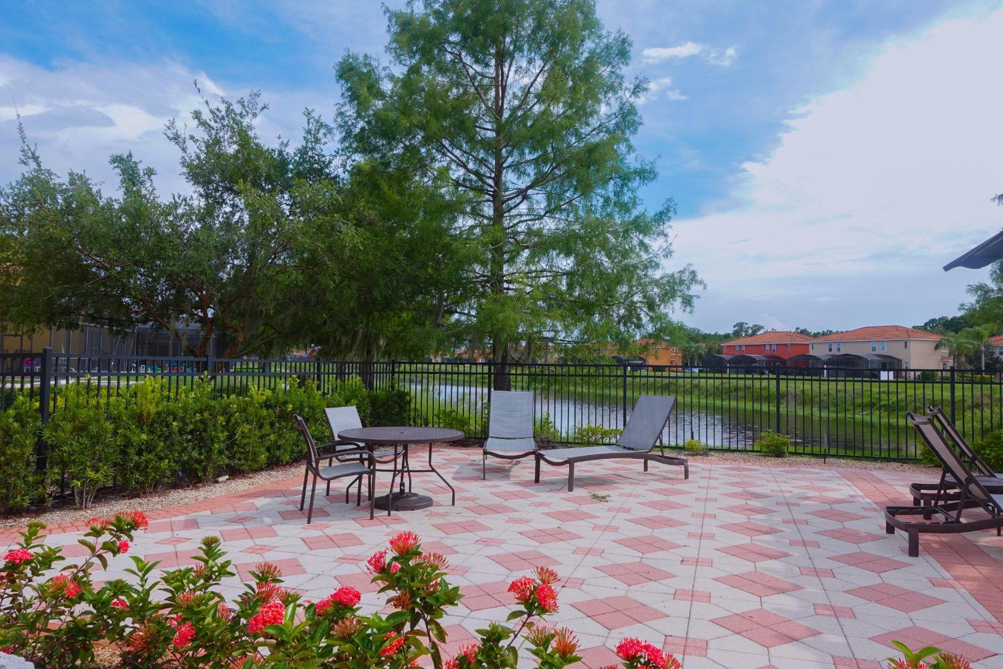 Waterfront Brand New Modern Luxury 8 Bedroom Pool House! Sleeps 16 คิสซิมมี ภายนอก รูปภาพ