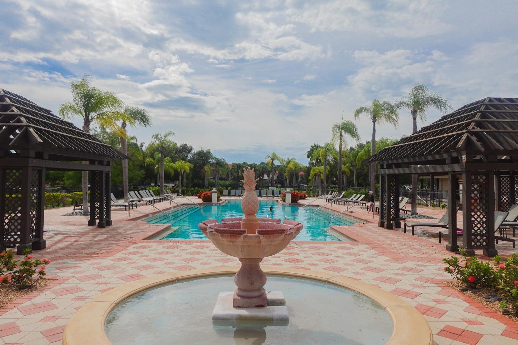 Waterfront Brand New Modern Luxury 8 Bedroom Pool House! Sleeps 16 คิสซิมมี ภายนอก รูปภาพ